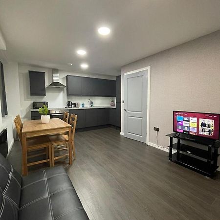 Charming Modern Apartment Near London Heathrow Feltham Zewnętrze zdjęcie