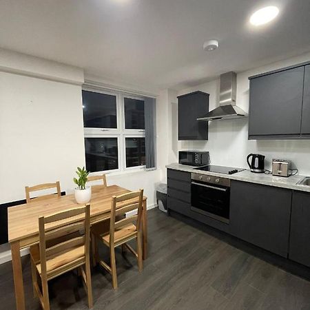 Charming Modern Apartment Near London Heathrow Feltham Zewnętrze zdjęcie