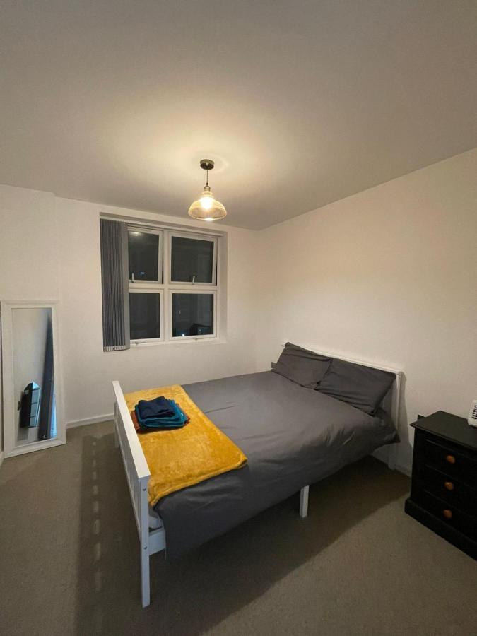 Charming Modern Apartment Near London Heathrow Feltham Zewnętrze zdjęcie