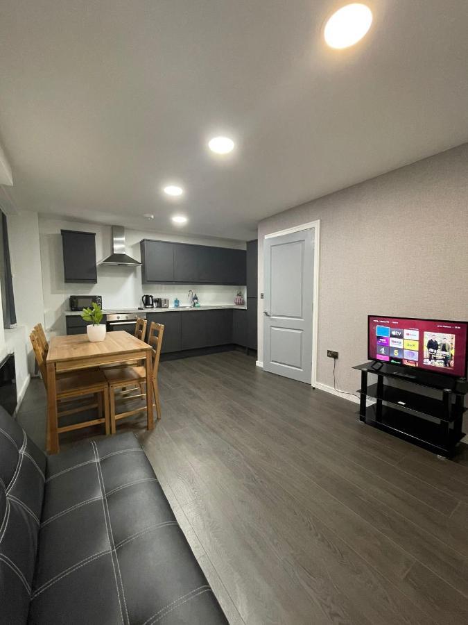 Charming Modern Apartment Near London Heathrow Feltham Zewnętrze zdjęcie
