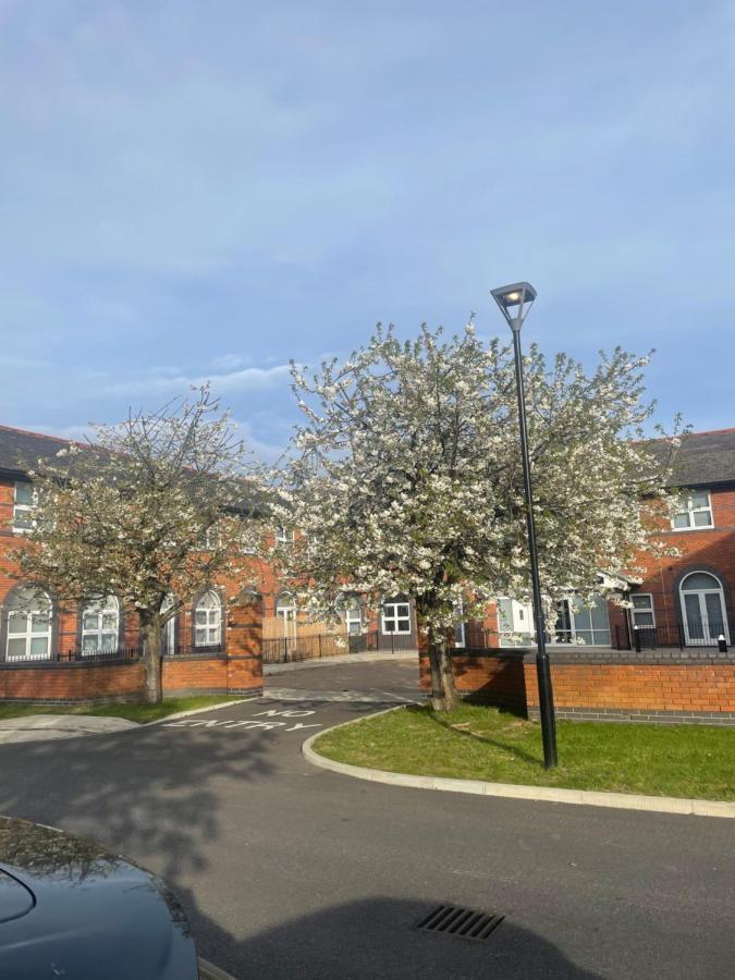 Charming Modern Apartment Near London Heathrow Feltham Zewnętrze zdjęcie
