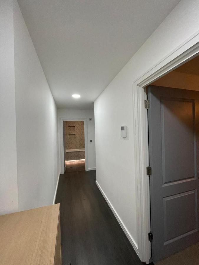 Charming Modern Apartment Near London Heathrow Feltham Zewnętrze zdjęcie