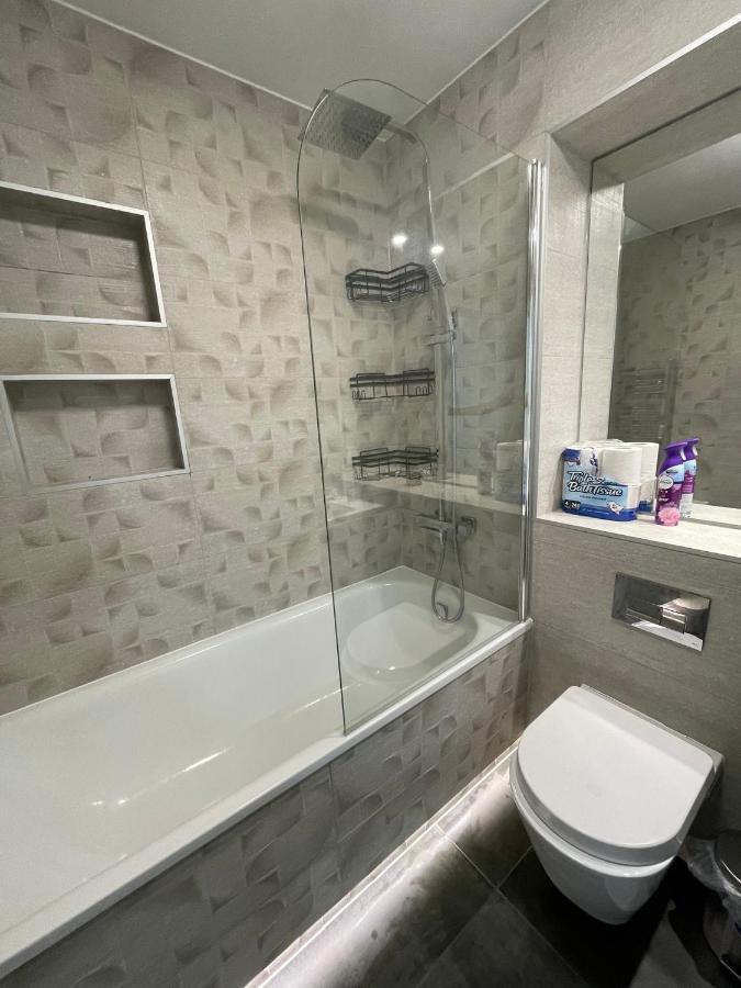 Charming Modern Apartment Near London Heathrow Feltham Zewnętrze zdjęcie