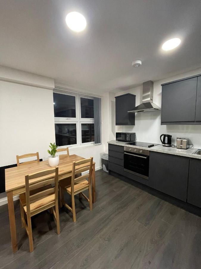 Charming Modern Apartment Near London Heathrow Feltham Zewnętrze zdjęcie